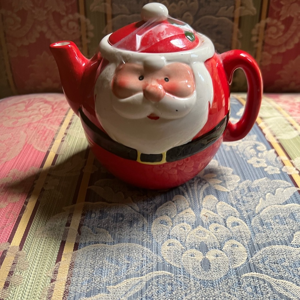 Adorable Santa Teapot